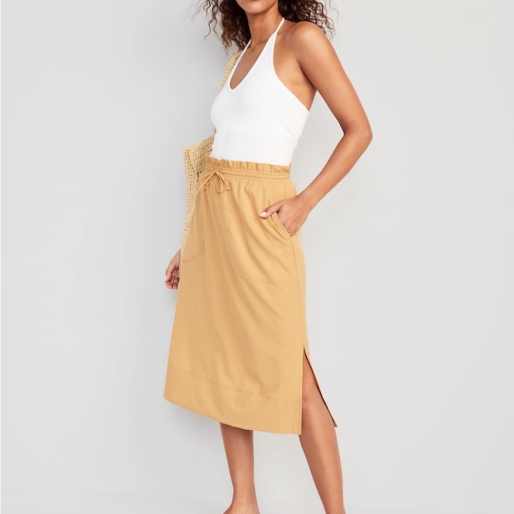 NWT Stetch Tech Skirt